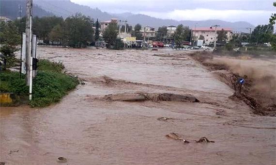 بسته شدن مسیرهای اصلی شهر تالش به علت سیلاب