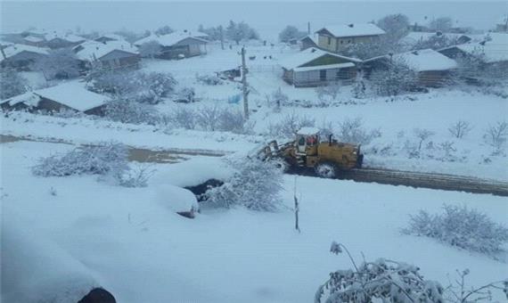 امدادرسانی به 99 خودروی گرفتار در برف/ بارش 50 سانتی در محورهای کوهستانی گیلان