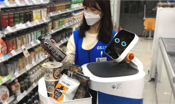 ربات های Cloi Servebot مسئول تحویل کالاها به مشتریان می شوند