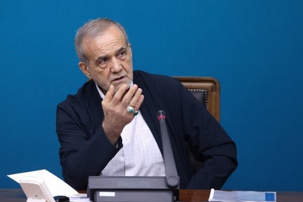 پزشکیان: دست از مدیران پروازی برداریم؛ متخصصان دلسوز و بومی به خدمت گرفته شوند