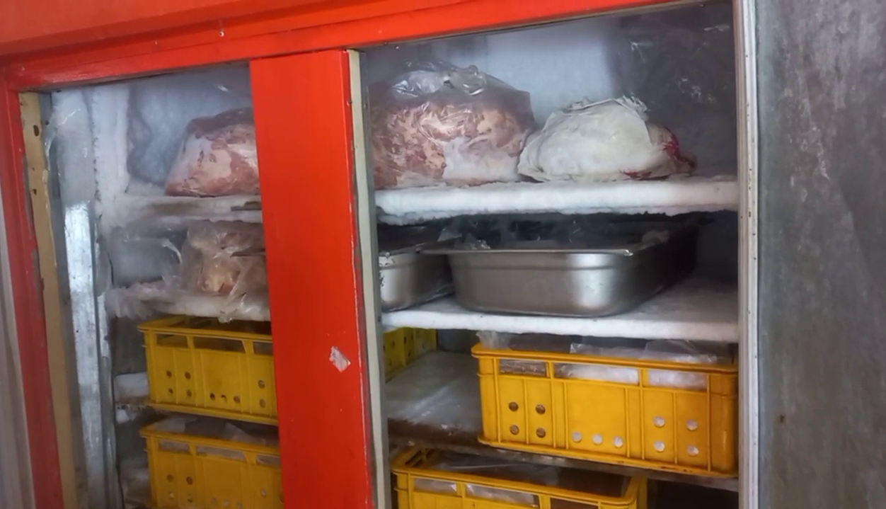 کشف ۳۵۰ کیلوگرم همبرگر دست‌ساز غیربهداشتی در رشت