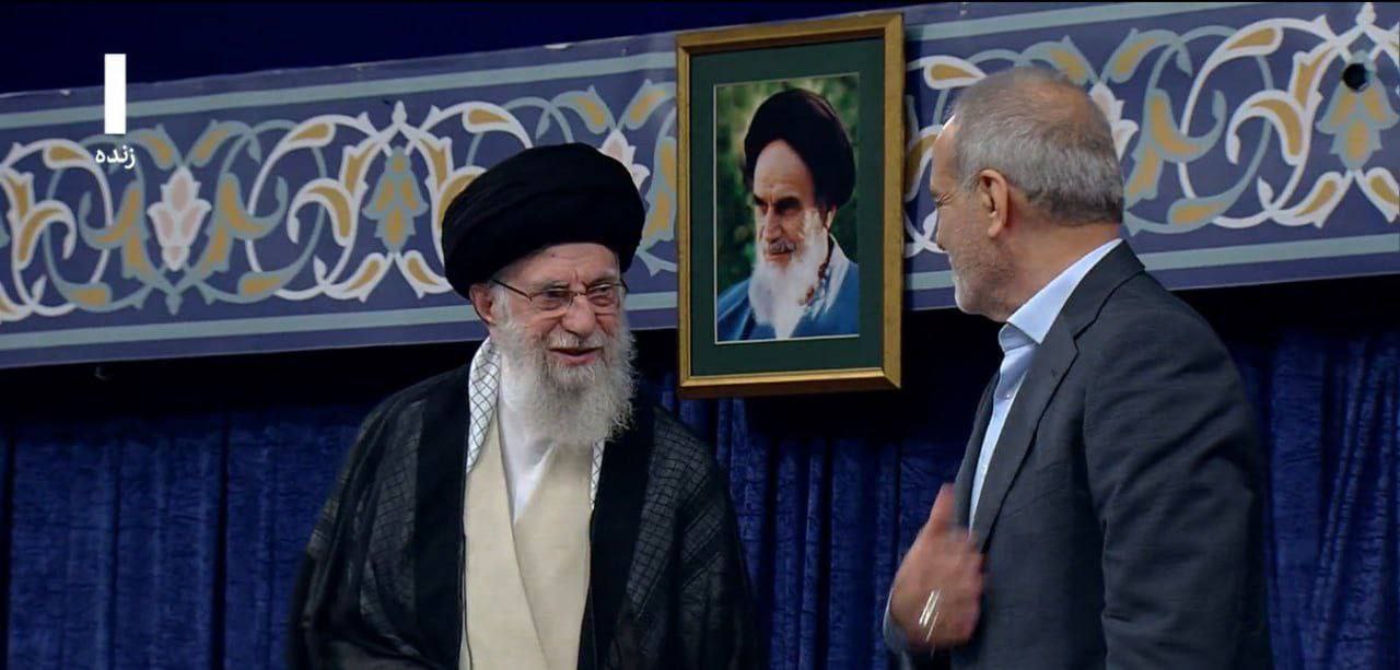 لحظاتی از گفت‌وگوی خصوصی رئیس‌جمهور با رهبر انقلاب