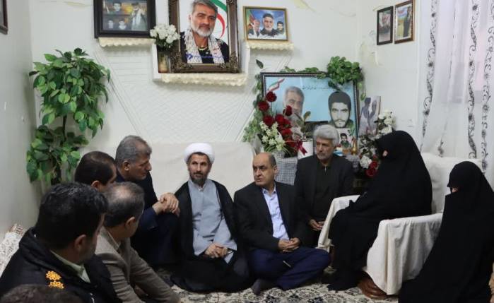 دیدار استاندار گیلان با مادر شهیدان درویشوند در رودبار