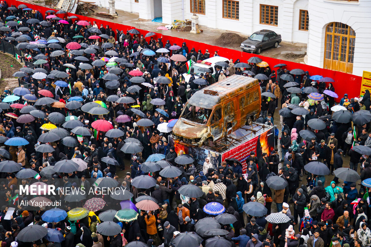 تصاویر هوایی از حضور رشتوندان در جشن تولد ۴۷ سالگی انقلاب