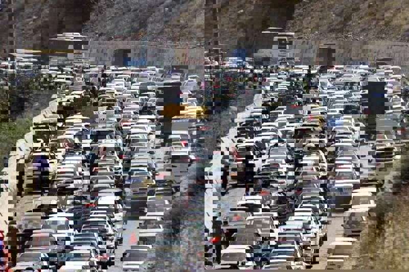 مرادی: ترافیک در محورهای خروجی گیلان نیمه سنگین است