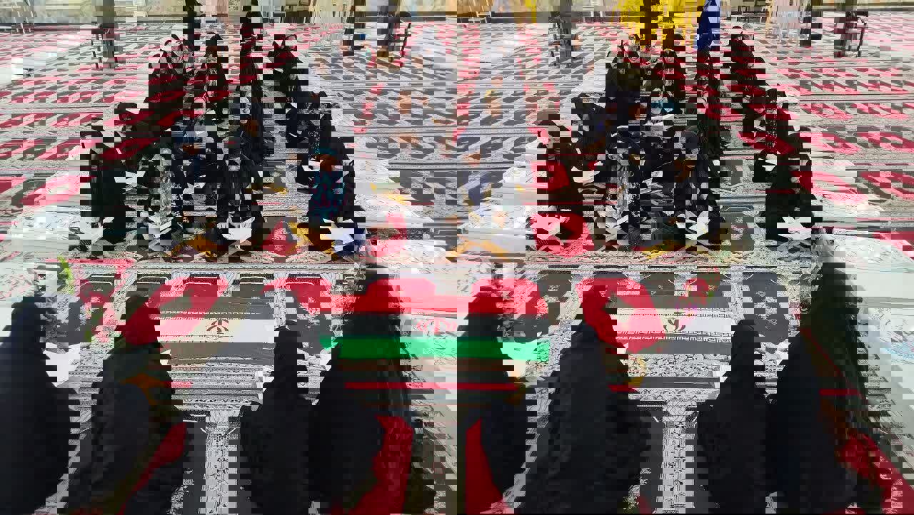 برگزاری محفل انس با قرآن در گلزار شهدای آستانه اشرفیه