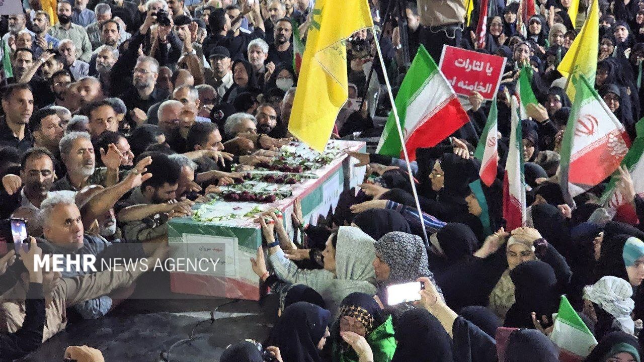 آیین وداع با پیکر سروان شهید «جواد جعفرزاده» در تجمع شبانه رشت