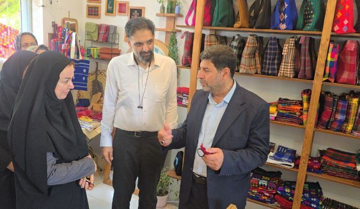 افتتاح دو واحد تولید و عرضه صنایع دستی در روستای جهانی چادر شب بافی ایران