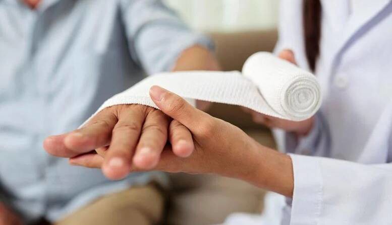 ساخت باند هوشمندی که فقط در حضور باکتری‌های مضر، آنتی‌بیوتیک آزاد می‌کند