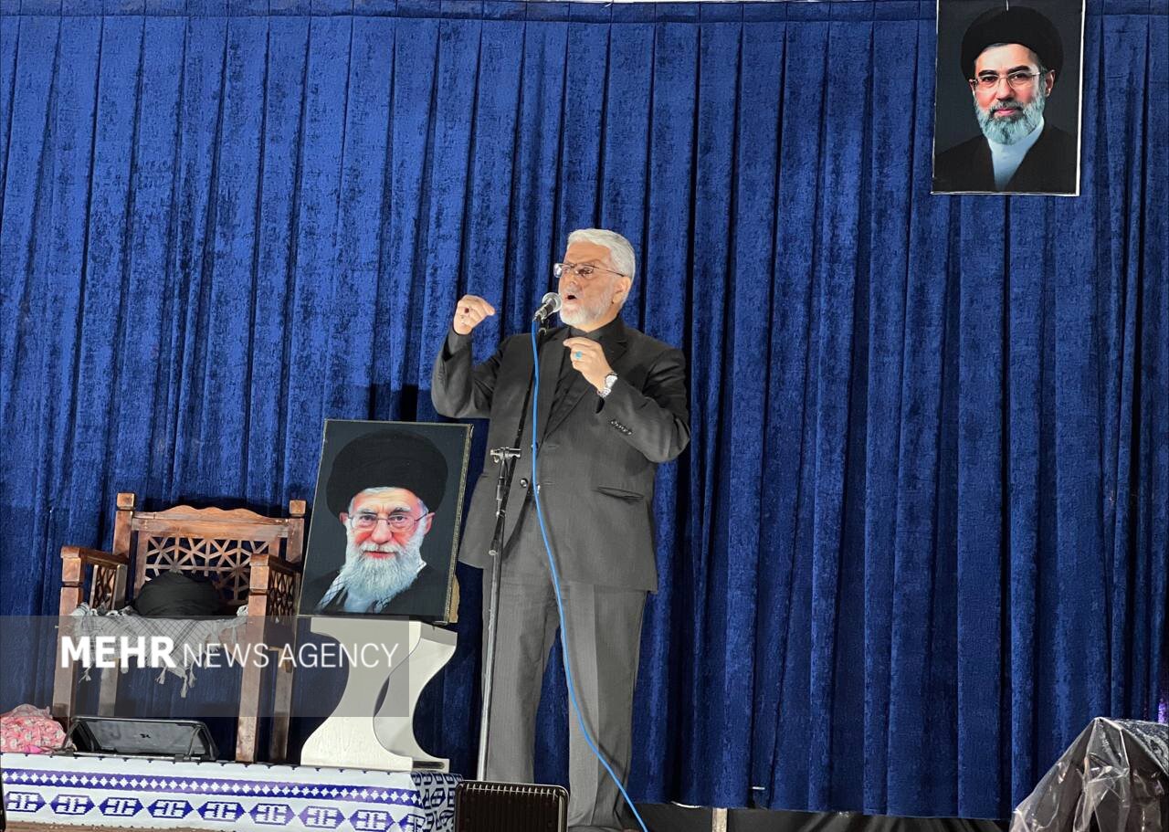 پدر شهید زرین: وحدت رمز پیروزی ملت ایران است