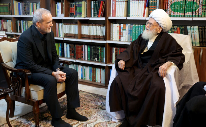 پزشکیان در دیدار با آیت‌الله نوری‌ همدانی: دولت همه ظرفیت‌های داخلی و دیپلماتیک را برای حل مشکلات مردم بسیج کرده است