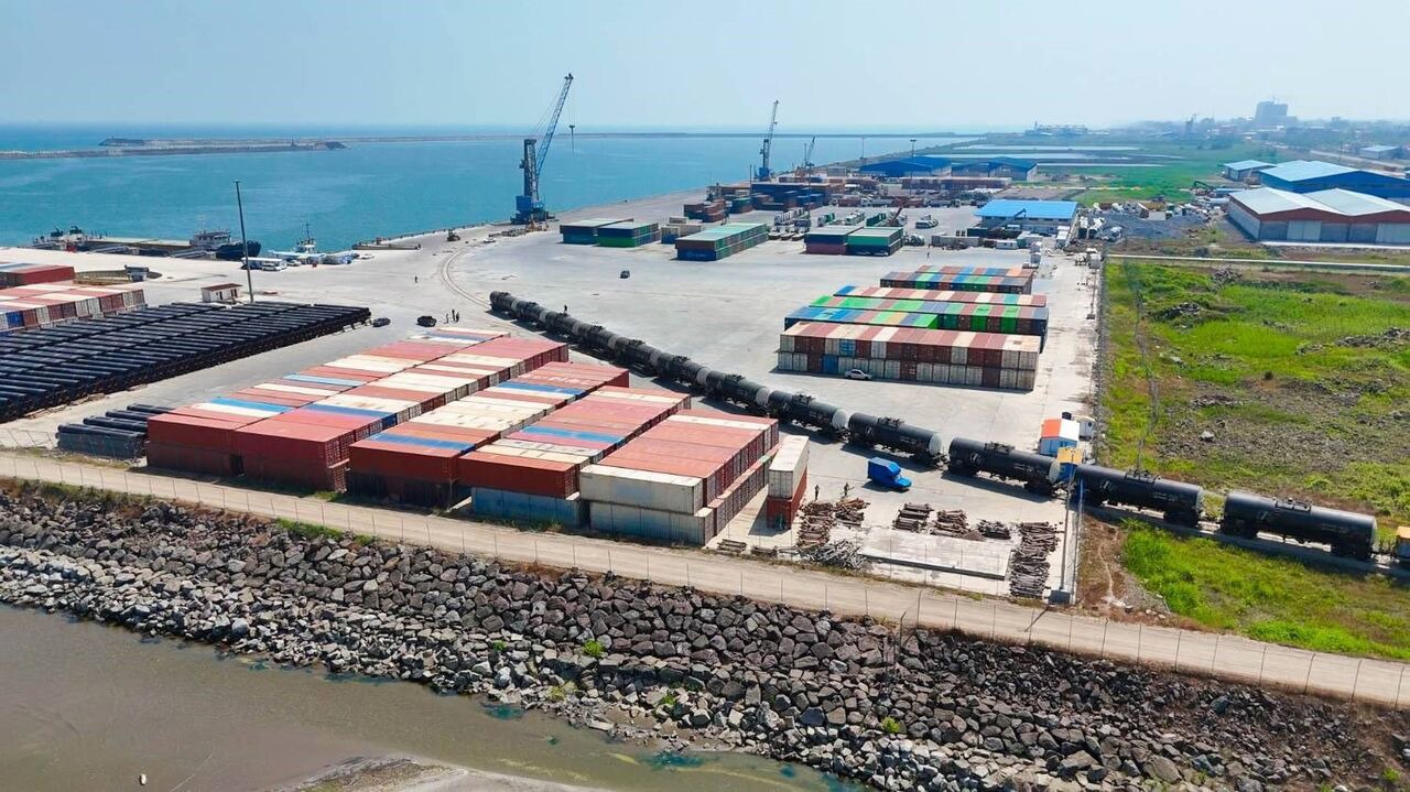 ناظر گمرکات گیلان بر استقرار گمرک در راه آهن و فرودگاه رشت تاکید کرد