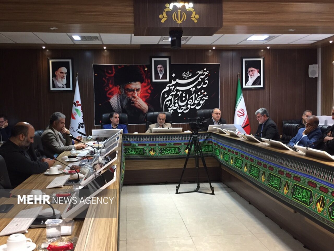 کارگرنیا: وحدت و تبعیت از ولایت فقیه رمز شکست توطئه های دشمن است