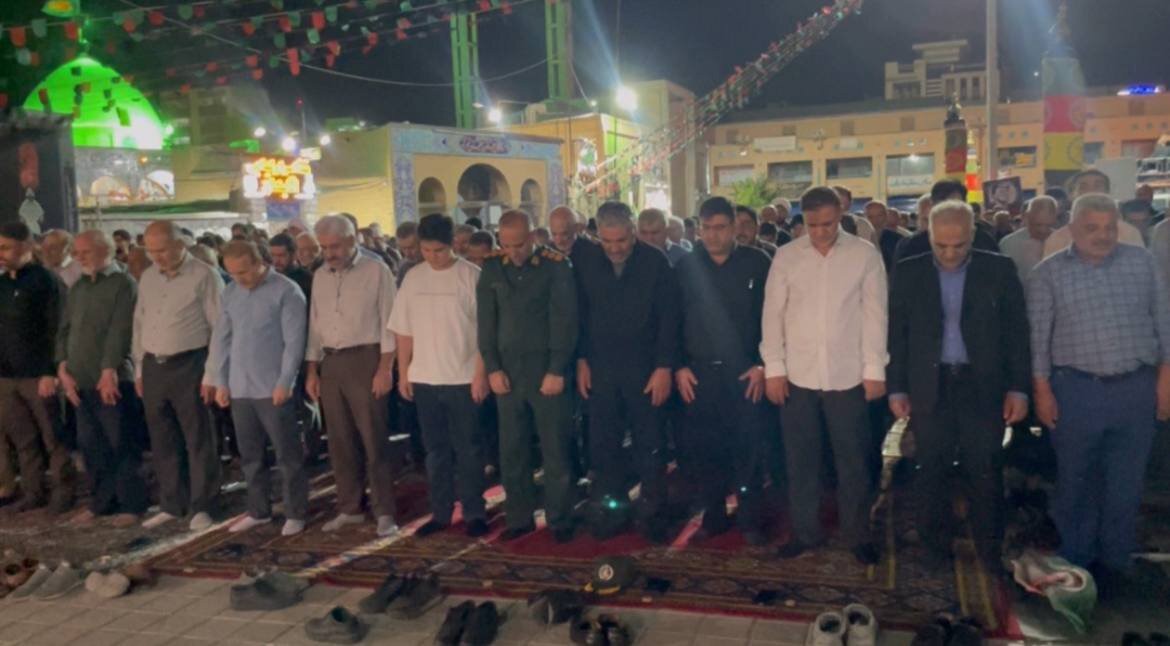 نماز استغاثه  به امام زمان (عج) در آستانه اشرفیه اقامه شد