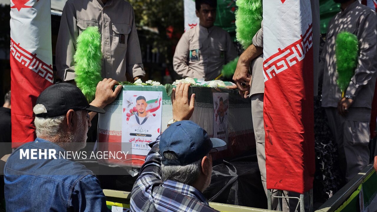 پیکر دریانورد شهید «نیما مرادی» در زادگاهش بندرانزلی آرام گرفت