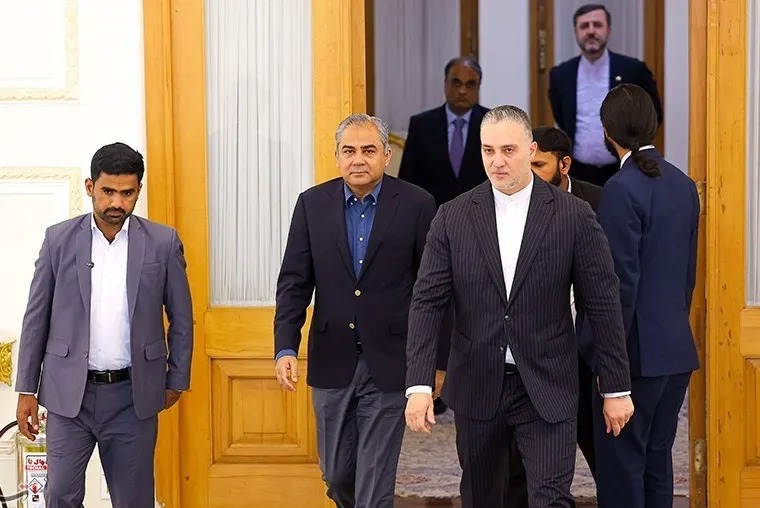 آناتولی به نقل از منابع پاکستانی: تهران تنگه هرمز را باز خواهد کرد و واشنگتن نیز محاصره را لغو خواهد کرد