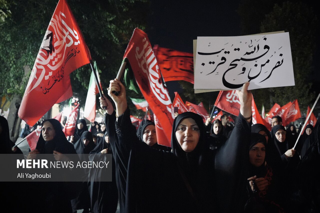 تجمع شبانه رشتی ها به یاد ۱۶۸ شهید دانش آموز میناب