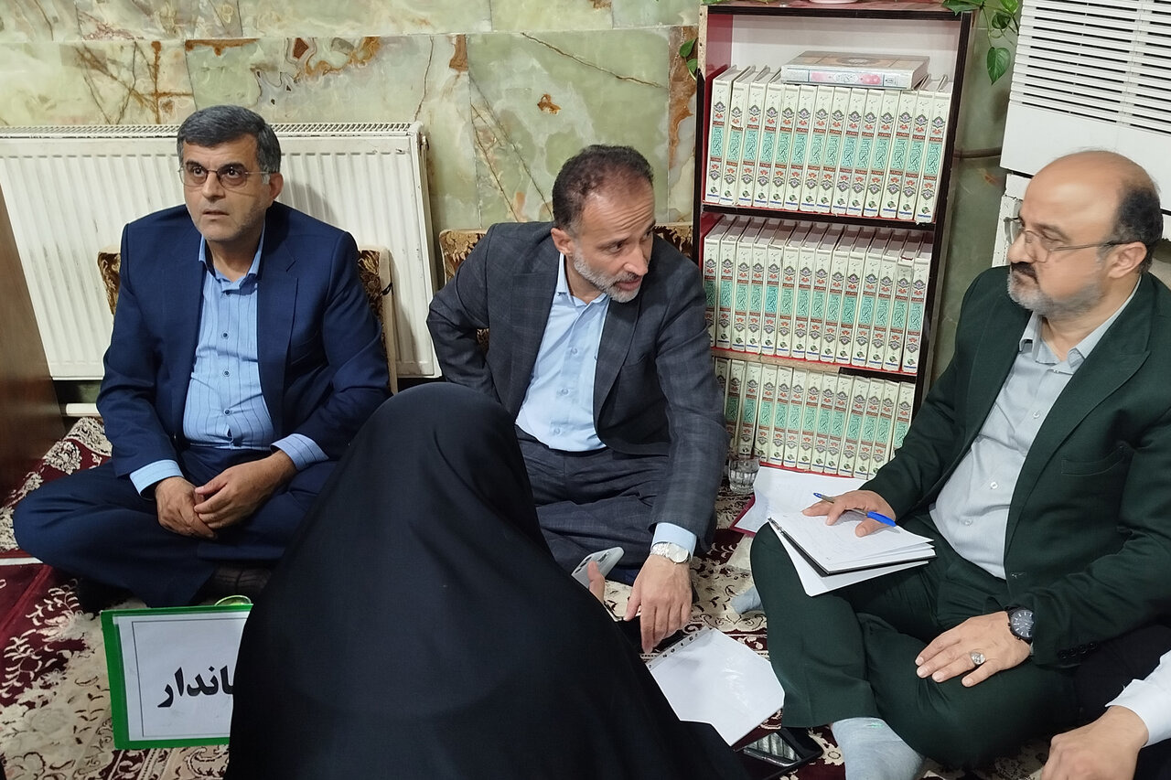 برگزاری میز خدمت، در راستای پیگیری مستقیم مطالبات مردم است