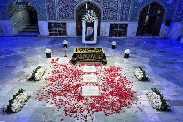 روایتی تازه از حضور رهبر انقلاب در شب تدفین «امام شهید»