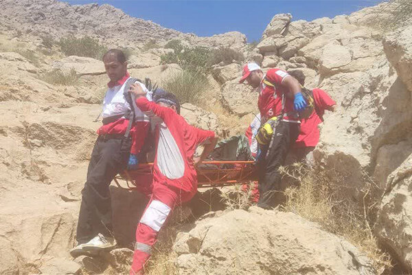 سقوط از صخره در مسیر فرخشاد کرمانشاه یک مصدوم بر جا گذاشت