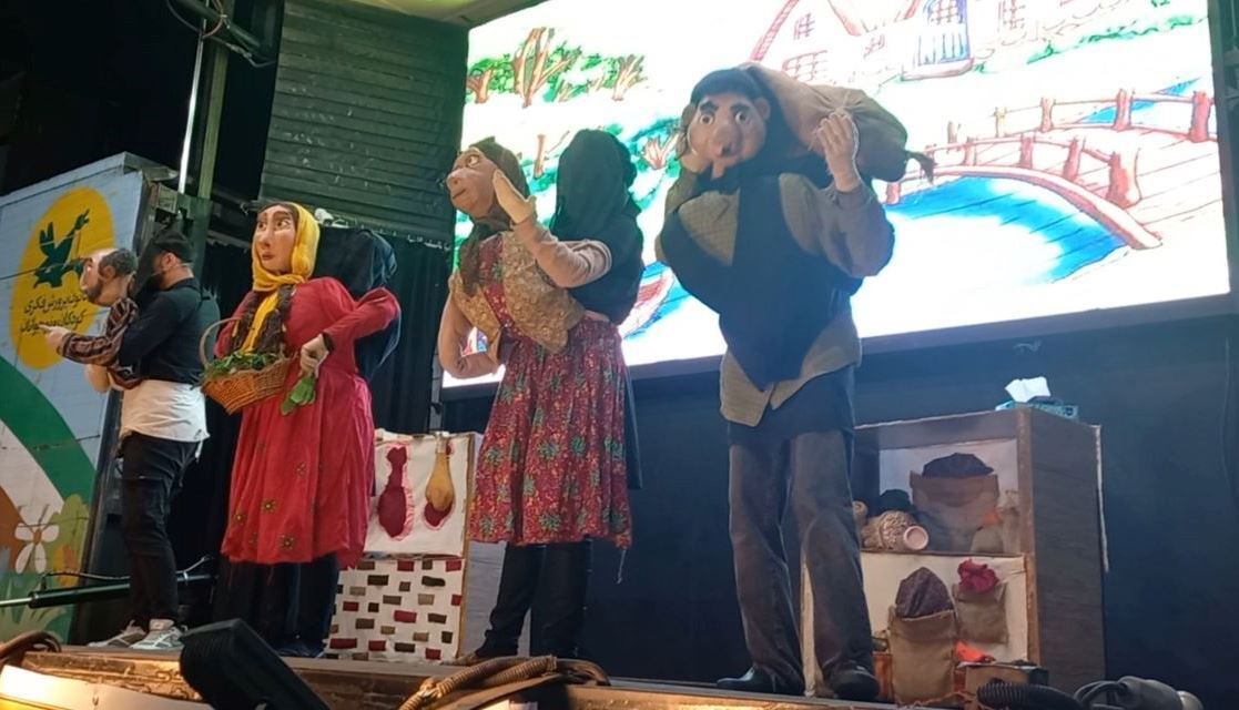 سفر تماشاخانه سیار کانون پرورش فکری کودکان و نوجوانان به شهر کوچصفهان