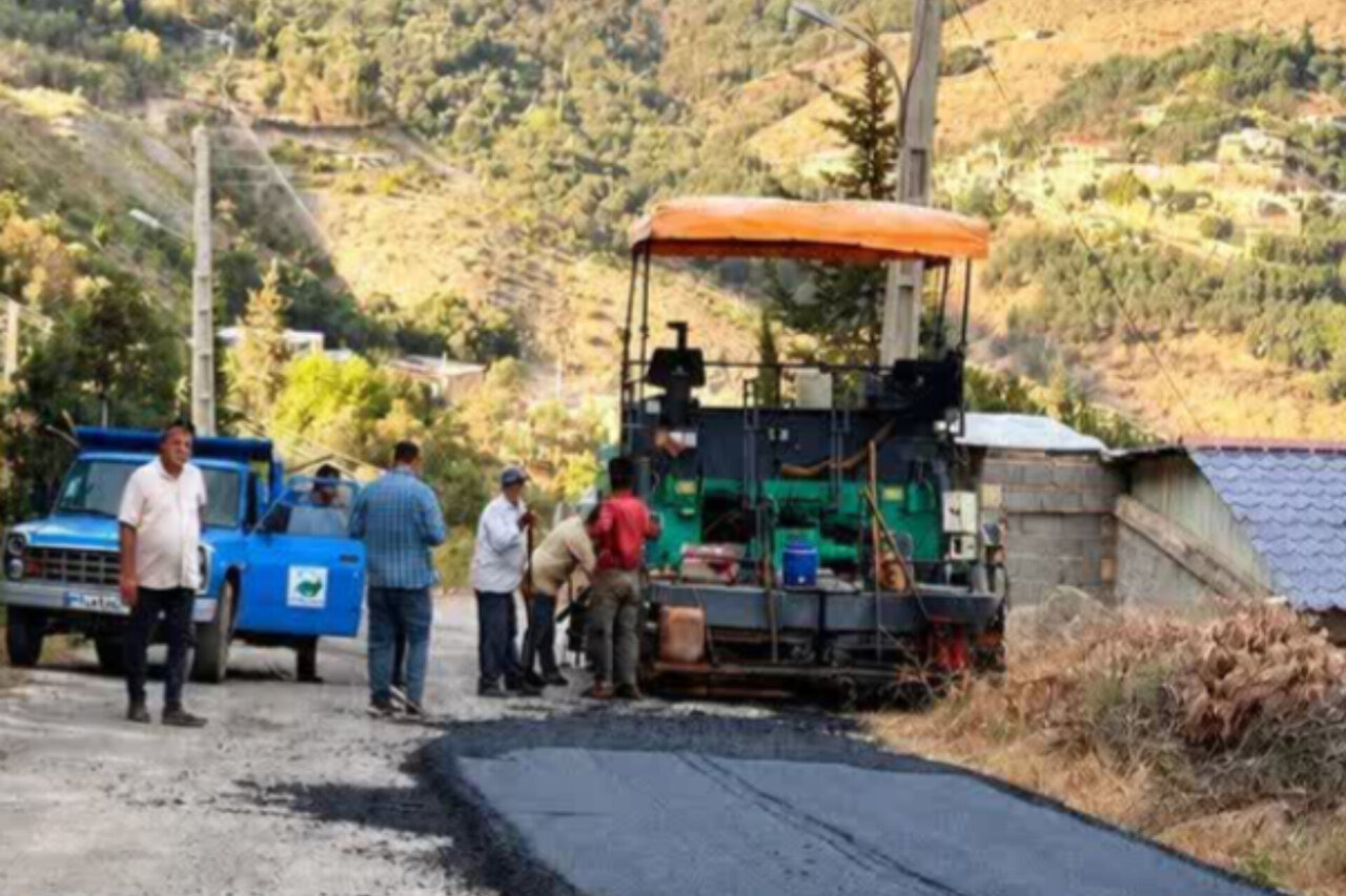 پیشرفت ۵۰ درصدی آسفالت محور شهدای گمنام رودبار
