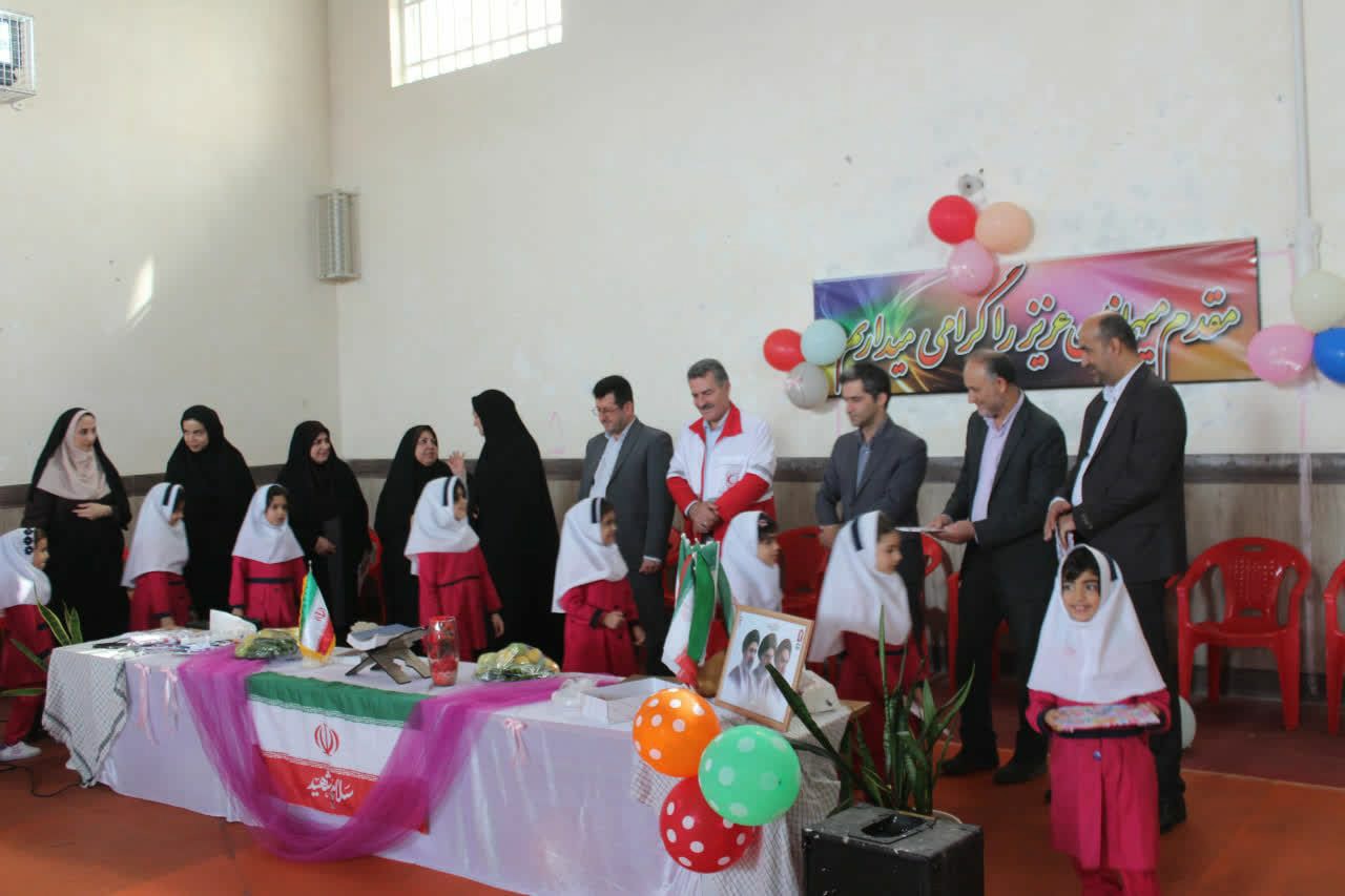 جشن هفته ملی کودک در صومعه‌سرا