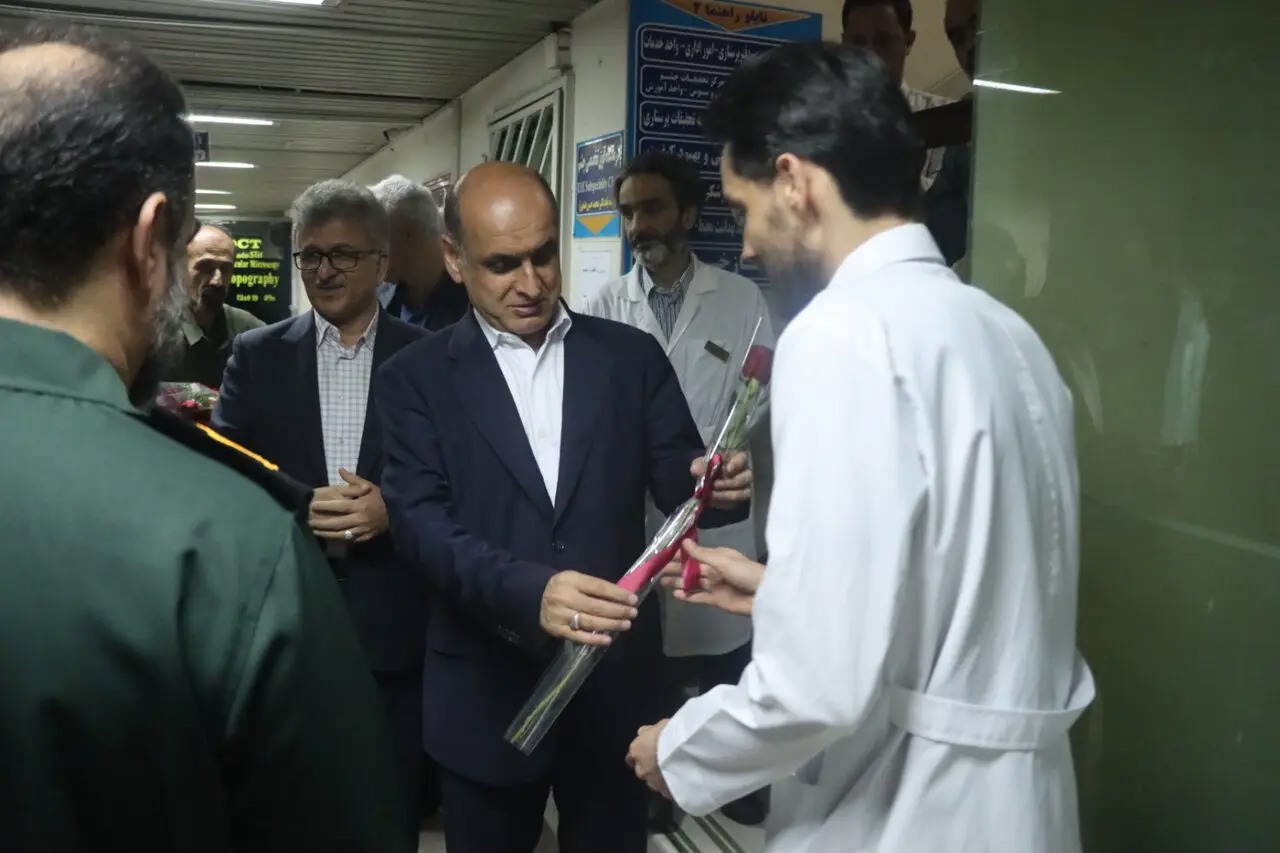 تجلیل استاندار از قهرمانان بی‌ادعای سلامت در رشت