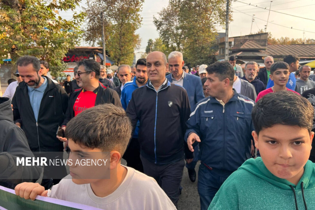 برگزاری همایش بزرگ پیاده روی خانوادگی در فومن