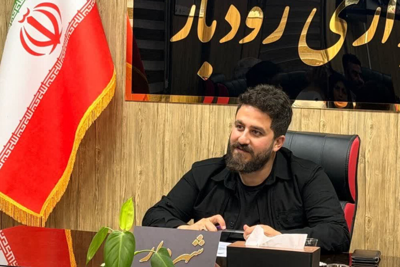 اجرای طرح جهادی زیرسازی و آسفالت در منطقه «ویایه» رودبار