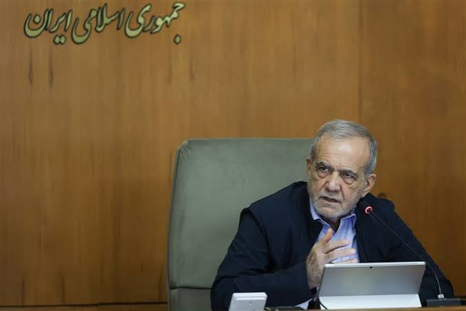 پزشکیان: تروریست‌ها دانش‌آموزان و دانشمندان ما را می‌زنند و بعد درباره حقوق بشر حرف مفت می‌زنند